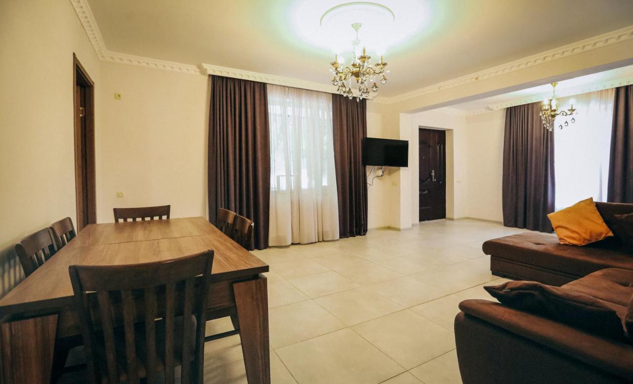 קוטאיסי Bebo Babu Guest House מראה חיצוני תמונה