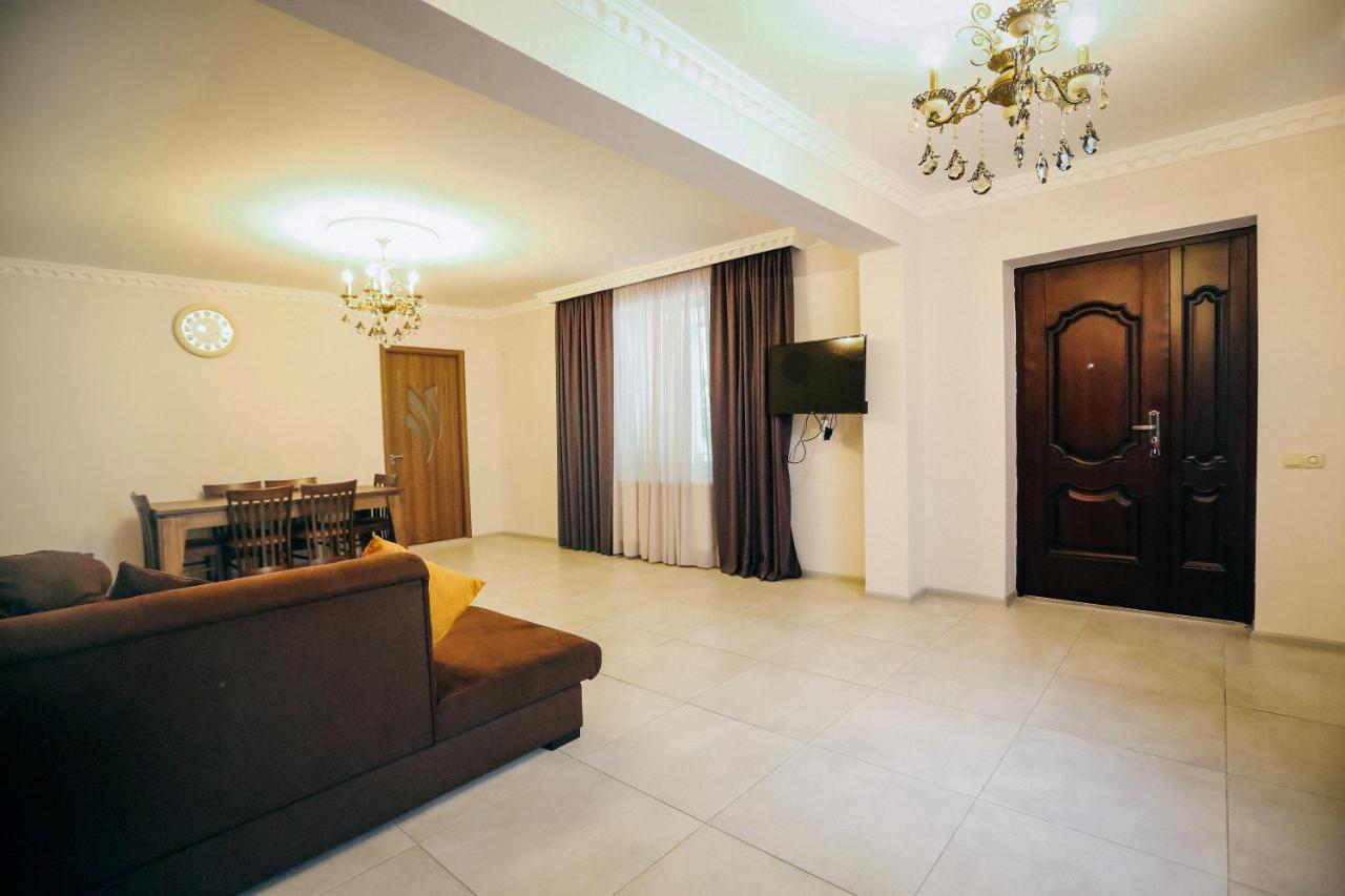 קוטאיסי Bebo Babu Guest House מראה חיצוני תמונה