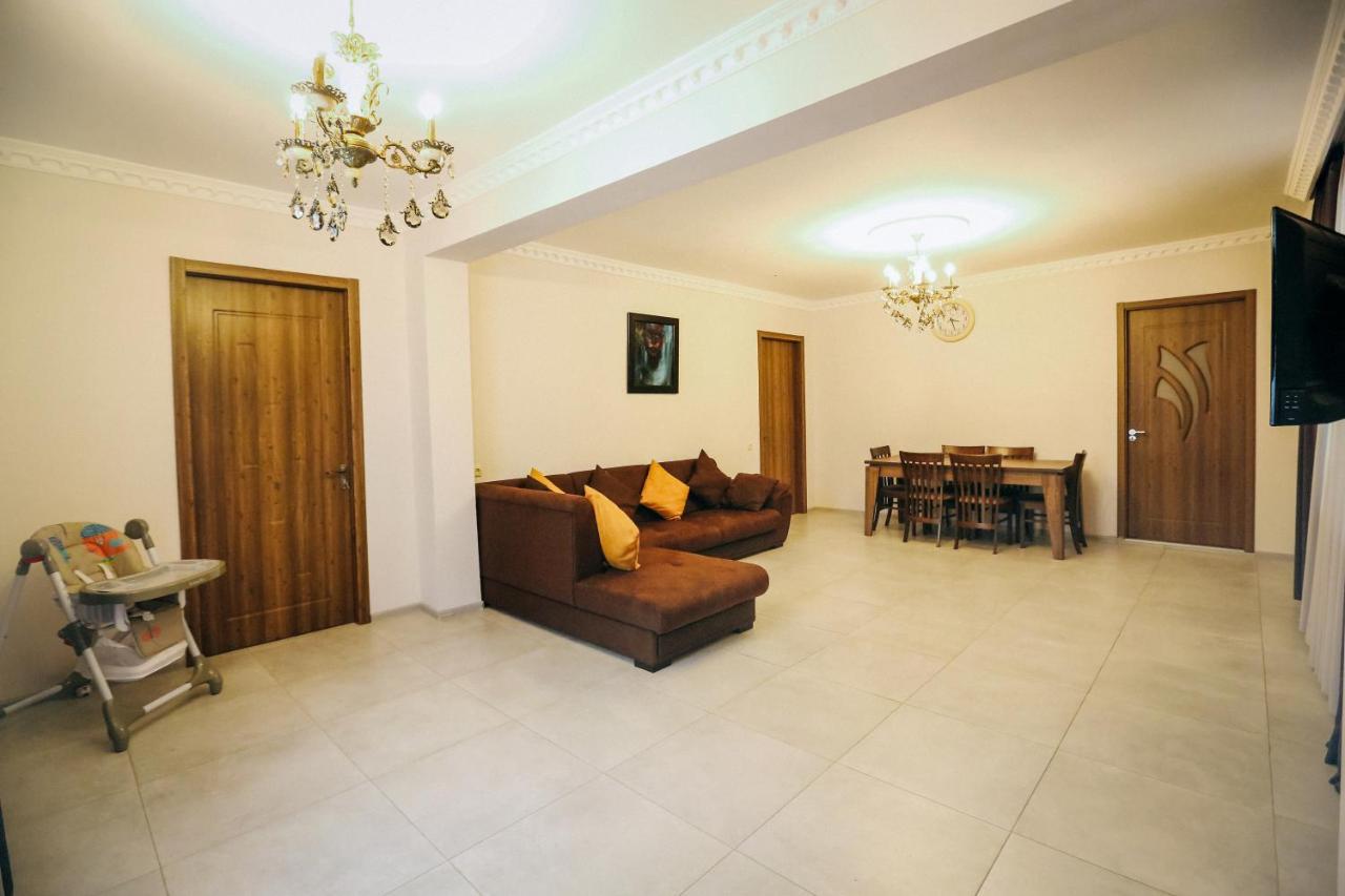 קוטאיסי Bebo Babu Guest House מראה חיצוני תמונה